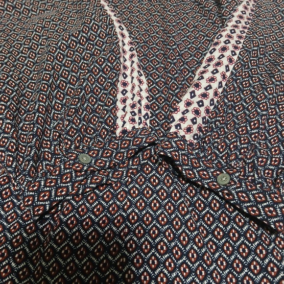 LOFT Geometric Print V Neck Tassel Sleeve Blouse Top Women Medium - Picture 8 of 8